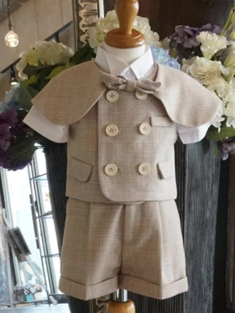 Vintage baby boy wedding suit in beige houndstooth fabric – 4-piece outfit with cape, double-breasted vest, bow tie & matching shorts. Ideal for page boys, christenings, and birthdays.